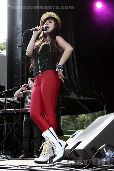 GABRIELLA CILMI - 2009-07-04 - CERGY - Base de Loisirs - 